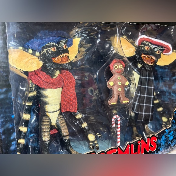 NECA Ultimate Santa Stripe & Gizmo & Winter Gremlins 2 Pack Set 1 Action Figures - Picture 7 of 15